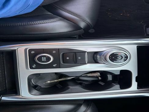 Used 2020 Ford Explorer Platinum w/ Premium Technology Package AWD/4WD image 30