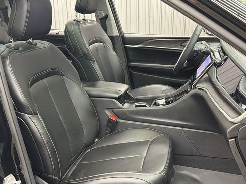 Used 2023 Jeep Grand Cherokee 30th Anniversary AWD/4WD image 36