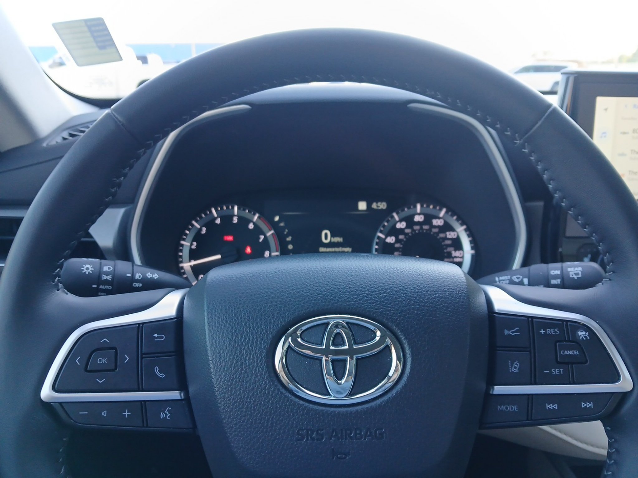 Used 2025 Toyota Highlander XLE FWD image 41