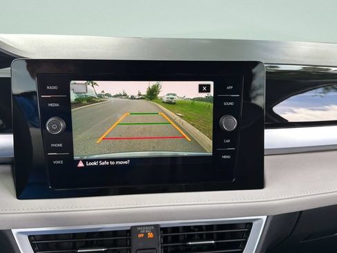 New 2026 Volkswagen Taos SE FWD image 15
