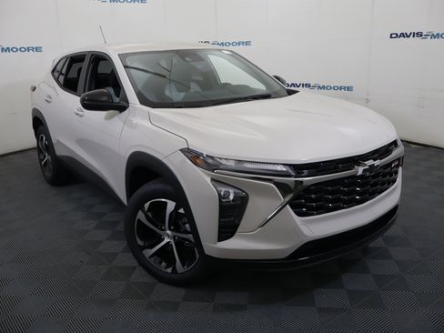 New 2026 Chevrolet Trax RS FWD image 2