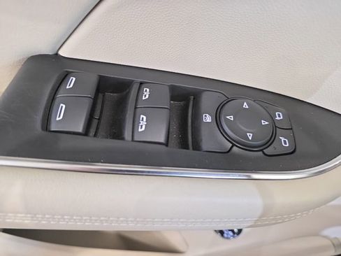 Used 2023 Buick Envision Avenir AWD/4WD image 29