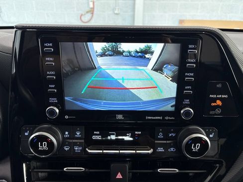 Used 2021 Toyota Highlander XSE AWD/4WD image 38