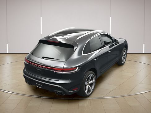 Certified 2024 Porsche Macan AWD/4WD image 36