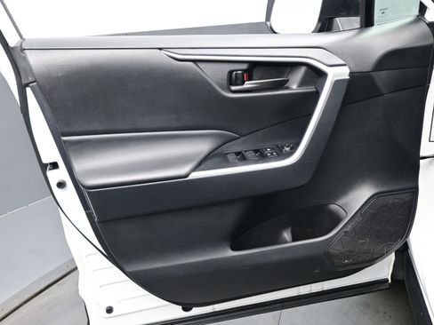 Used 2024 Toyota RAV4 LE image 9