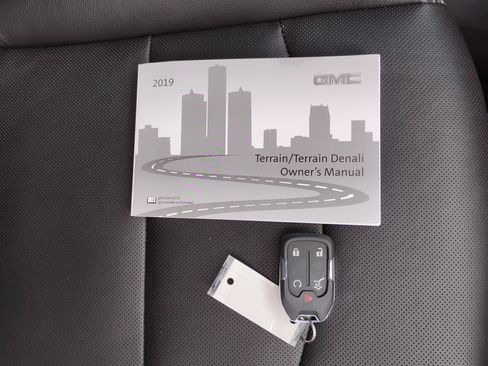 Used 2019 GMC Terrain SLT w/ Preferred Package AWD/4WD image 36
