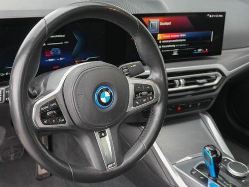 Certified 2023 BMW i4 eDrive40 w/ M Sport Package image 9