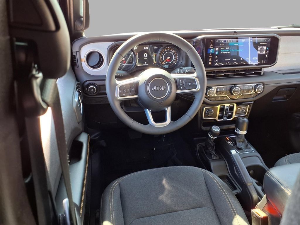 Used 2026 Jeep Wrangler Unlimited Sahara AWD/4WD image 4