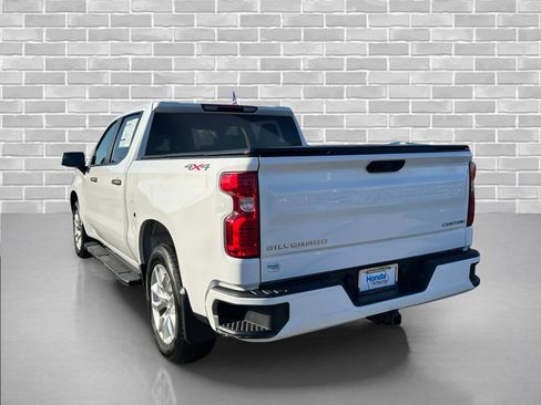 Used 2023 Chevrolet Silverado 1500 Custom image 3