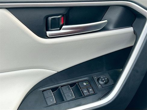 New 2025 Toyota RAV4 XLE image 17