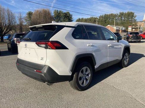 Used 2024 Toyota RAV4 LE AWD/4WD image 5
