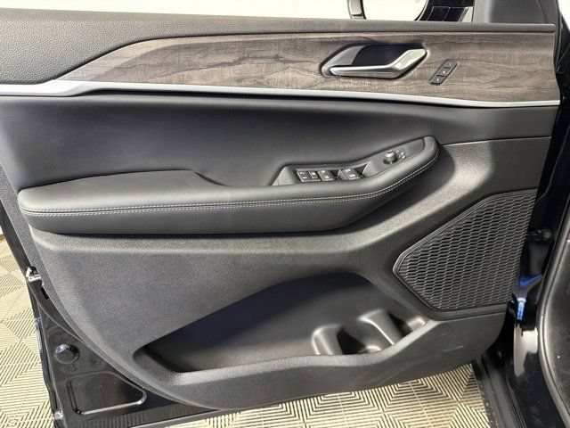 New 2026 Jeep Grand Cherokee Limited w/ Limited Altitude Package AWD/4WD image 11