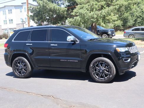 Used 2018 Jeep Grand Cherokee Overland AWD/4WD image 2