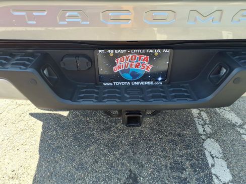 Used 2023 Toyota Tacoma TRD Off-Road w/ TRD Premium Off Road Package AWD/4WD image 9