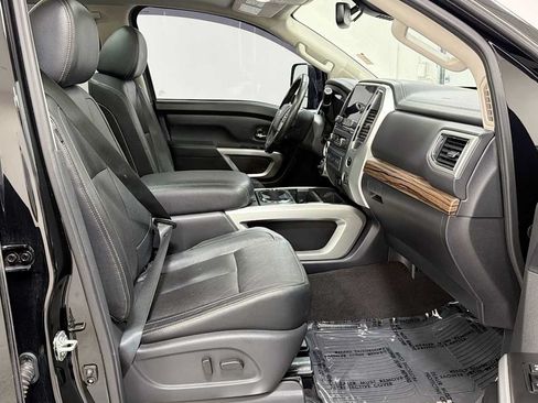 Used 2020 Nissan Titan SL w/ Moonroof Package AWD/4WD image 30