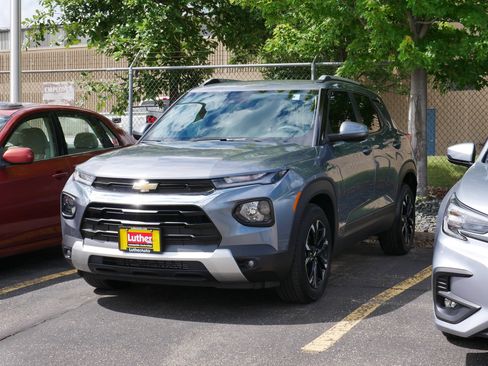 Used 2022 Chevrolet TrailBlazer LT FWD image 3