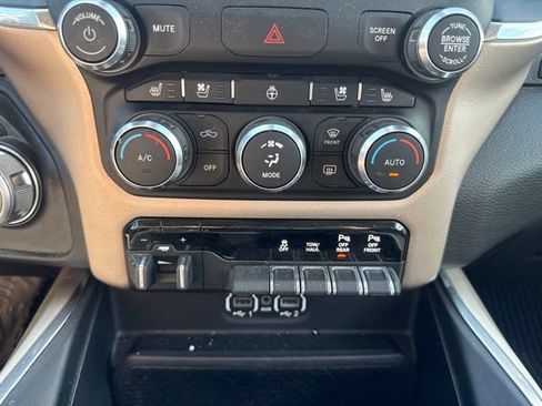 Used 2020 RAM 1500 Laramie AWD/4WD image 3