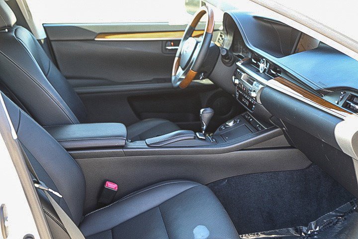 Used 2014 Lexus ES 300h w/ Premium Package w/Bamboo Trim FWD image 16