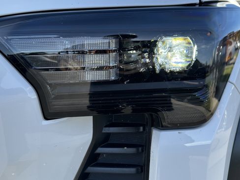 Used 2024 Toyota Tacoma TRD Off-Road image 6