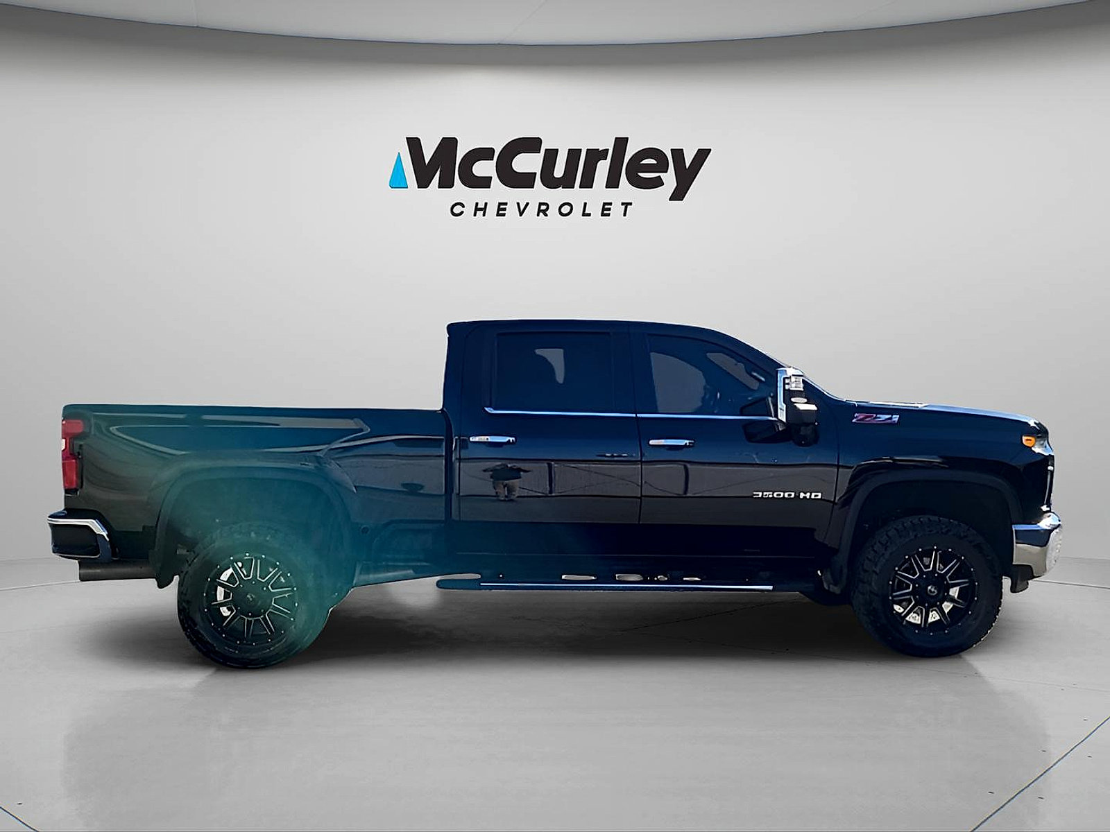 Used 2020 Chevrolet Silverado 3500 LTZ w/ LTZ Premium Package AWD/4WD image 8