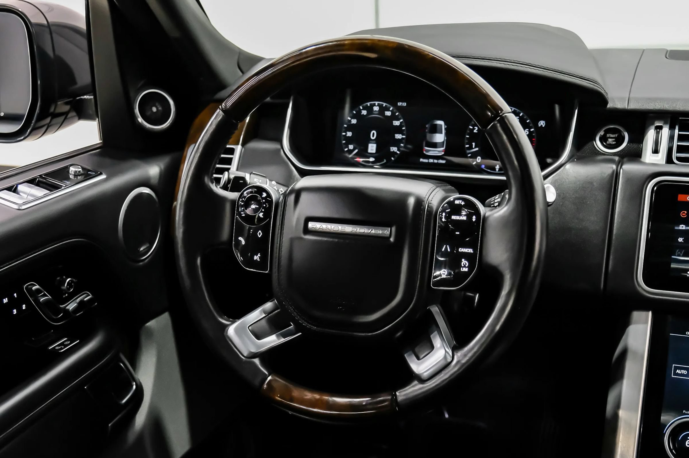 Used 2019 Land Rover Range Rover Long Wheelbase Supercharged AWD/4WD image 23