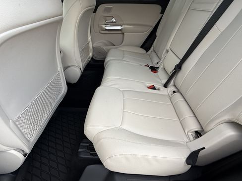 Used 2021 Mercedes-Benz GLB 250 image 16