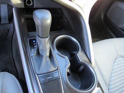 Used 2024 Toyota Camry SE image 16