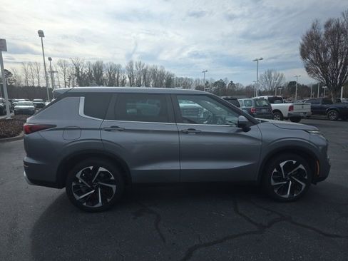 Used 2022 Mitsubishi Outlander SE image 5