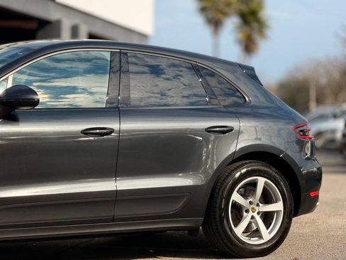 Used 2017 Porsche Macan Base image 3