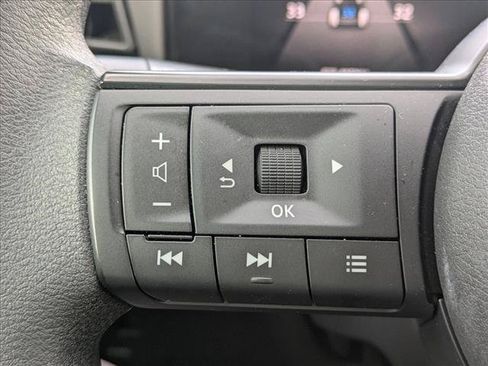 Used 2025 Nissan Kicks SV AWD/4WD image 11