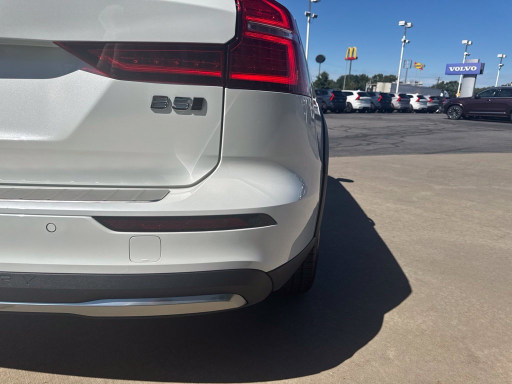 Used 2024 Volvo V60 B5 Cross Country Plus w/ Protection Package Premier AWD/4WD image 14