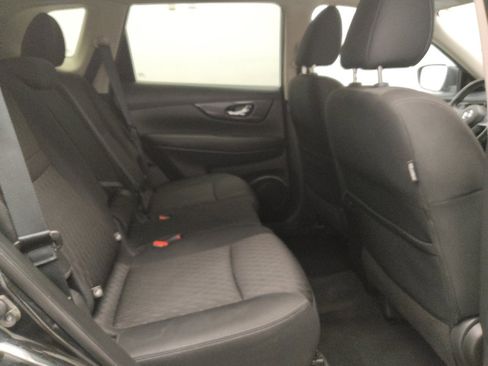 Used 2018 Nissan Rogue SV image 19