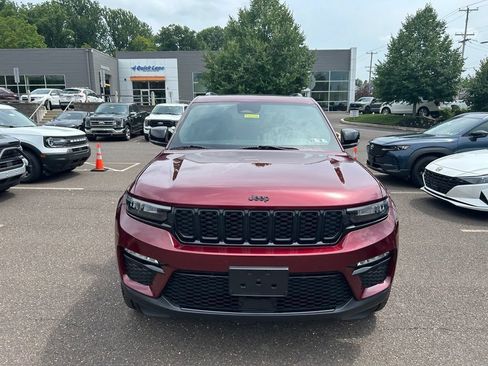 Used 2024 Jeep Grand Cherokee Limited w/ Black Appearance Package AWD/4WD image 2