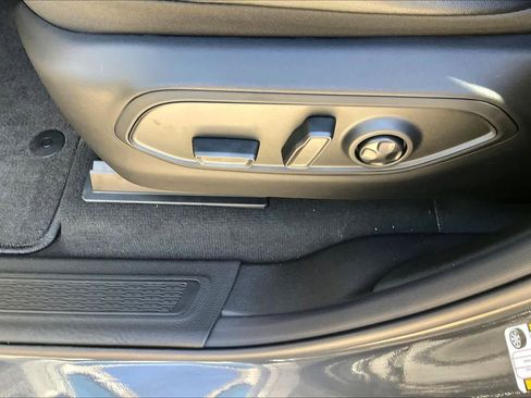 New 2025 Jeep Grand Cherokee Altitude image 16