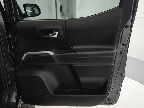 Certified 2021 Toyota Tacoma Limited AWD/4WD image 16