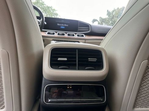 Used 2022 Mercedes-Benz GLS 450 4MATIC image 32