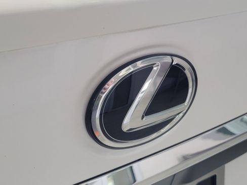 Certified 2025 Lexus ES 300h w/ Premium Package image 5