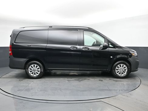 Used 2022 Mercedes-Benz Metris image 3