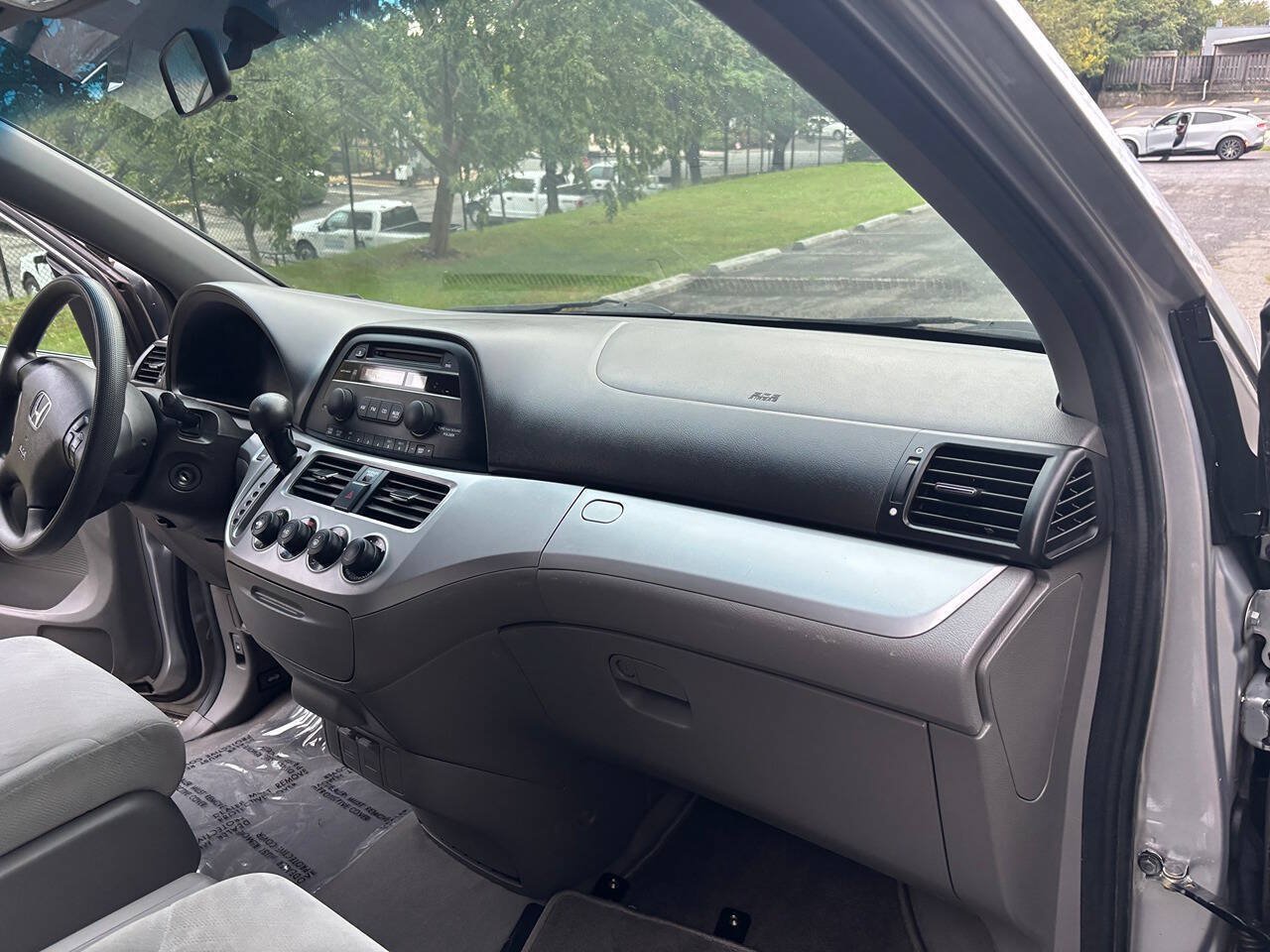 Used 2010 Honda Odyssey LX image 24