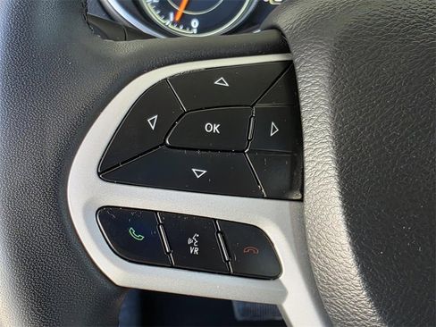 Used 2022 Jeep Cherokee Latitude w/ Sun & Sound Group image 24