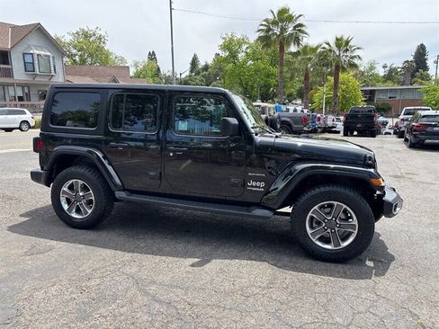 Used 2020 Jeep Wrangler Unlimited Sahara image 6