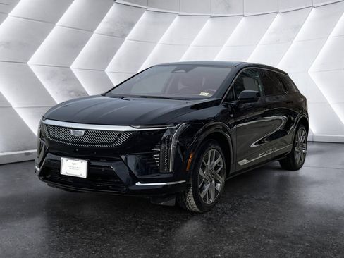 Used 2025 Cadillac Optiq Luxury 2 w/ LPO, Floor Liner Package AWD/4WD image 18