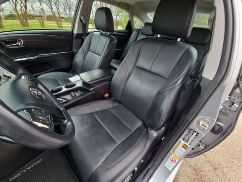 Used 2018 Toyota Avalon Limited w/ All Weather Liner Package image 11