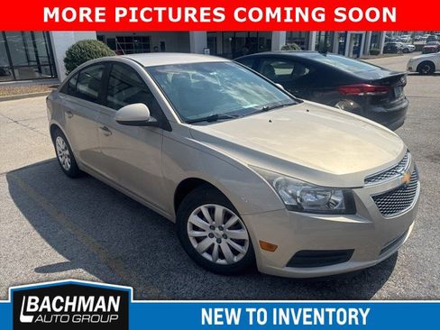 Used 2011 Chevrolet Cruze LT image 2