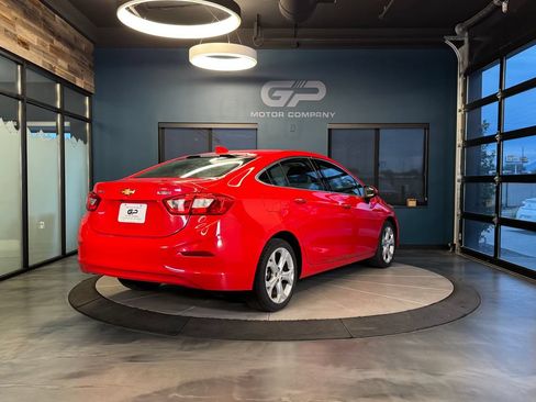 Used 2017 Chevrolet Cruze Premier FWD image 3