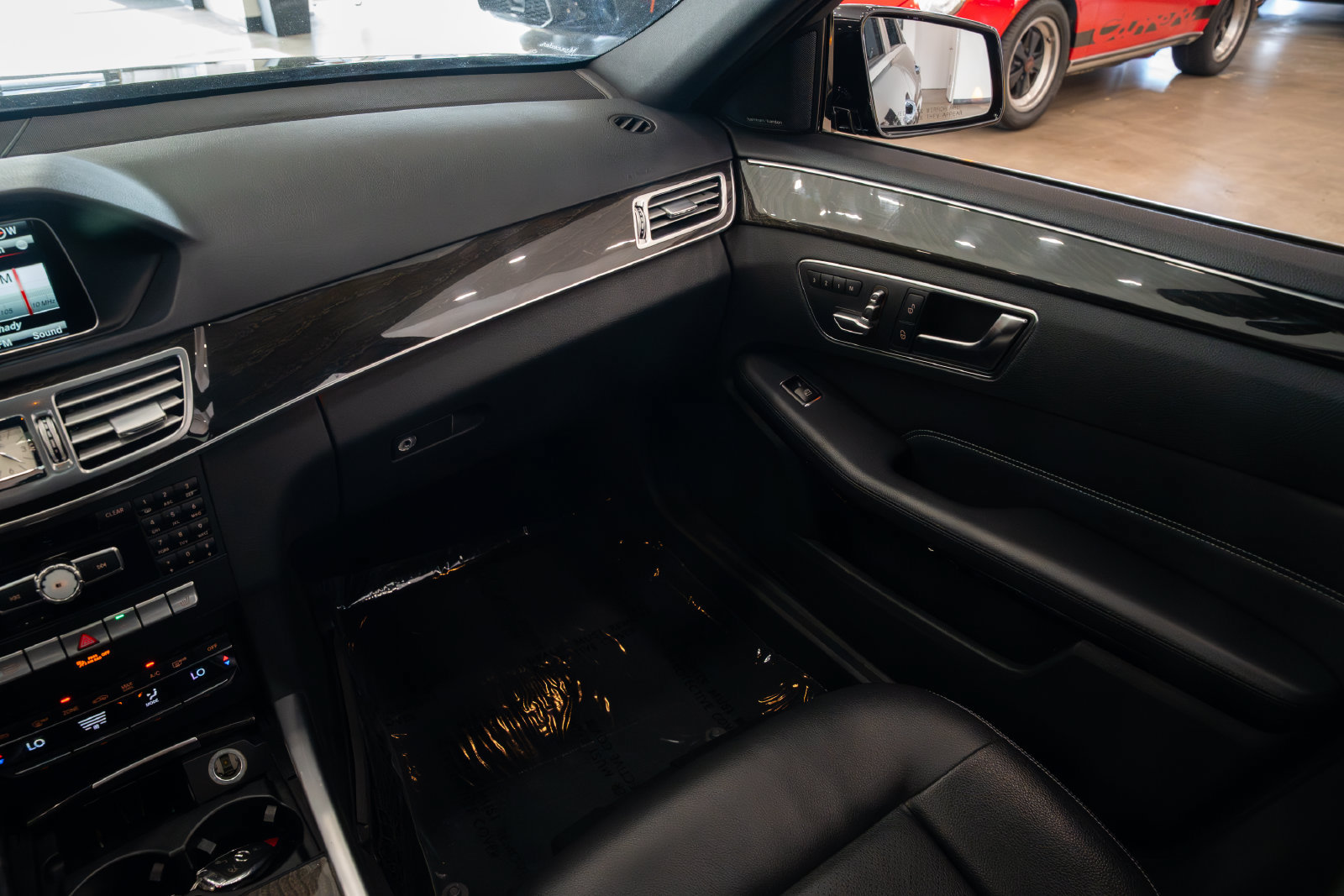 Used 2015 Mercedes-Benz E 250 BlueTEC Sedan image 11