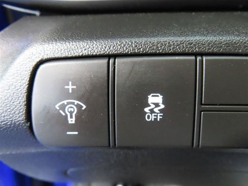 Used 2025 Hyundai Elantra Sport FWD image 16