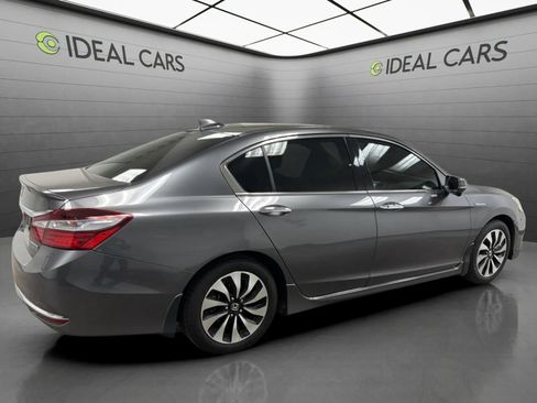 Used 2017 Honda Accord Touring image 5