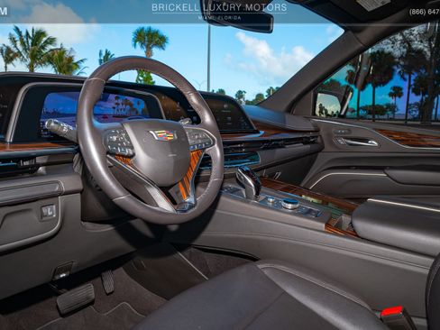 Used 2023 Cadillac Escalade ESV Luxury image 5