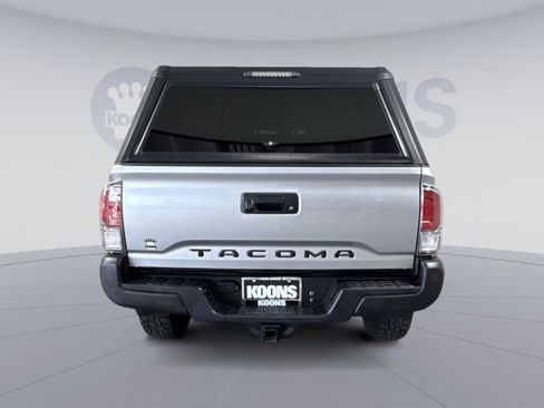 Used 2022 Toyota Tacoma TRD Off-Road AWD/4WD image 5